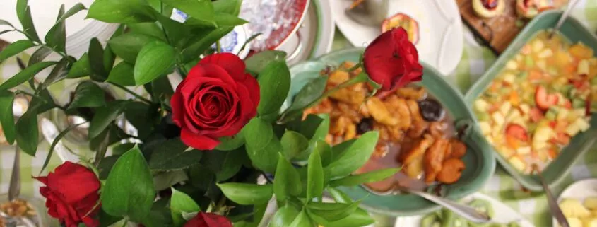 Roses and canapés